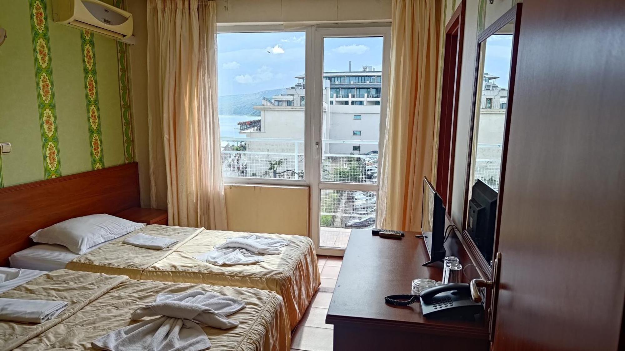 Lotos Hotel Балчик Экстерьер фото