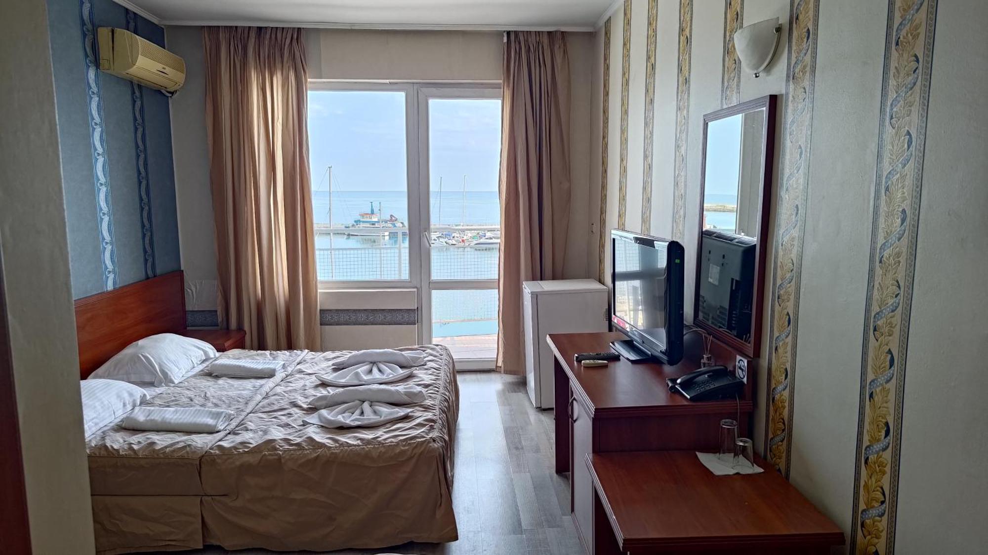 Lotos Hotel Балчик Экстерьер фото