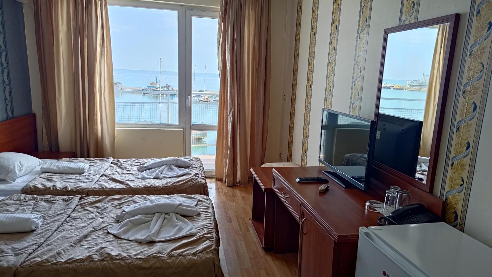 Lotos Hotel Балчик Экстерьер фото