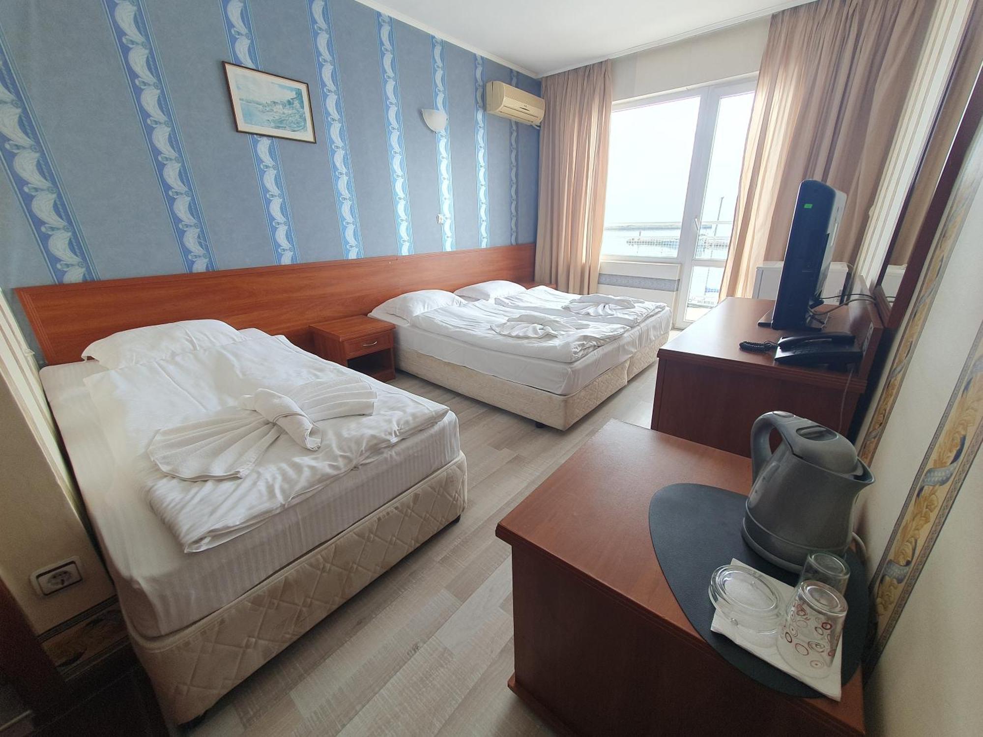 Lotos Hotel Балчик Экстерьер фото