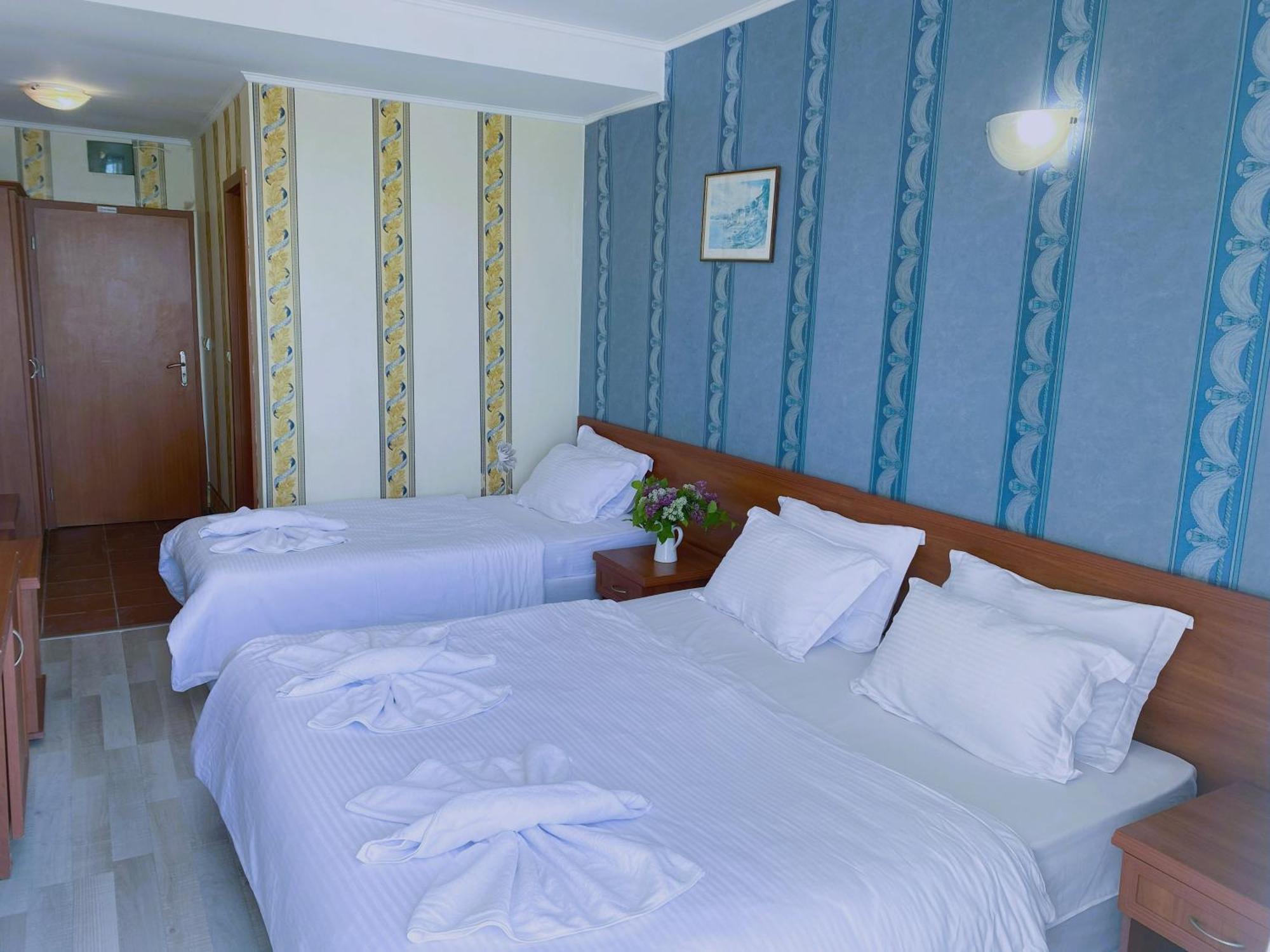 Lotos Hotel Балчик Экстерьер фото