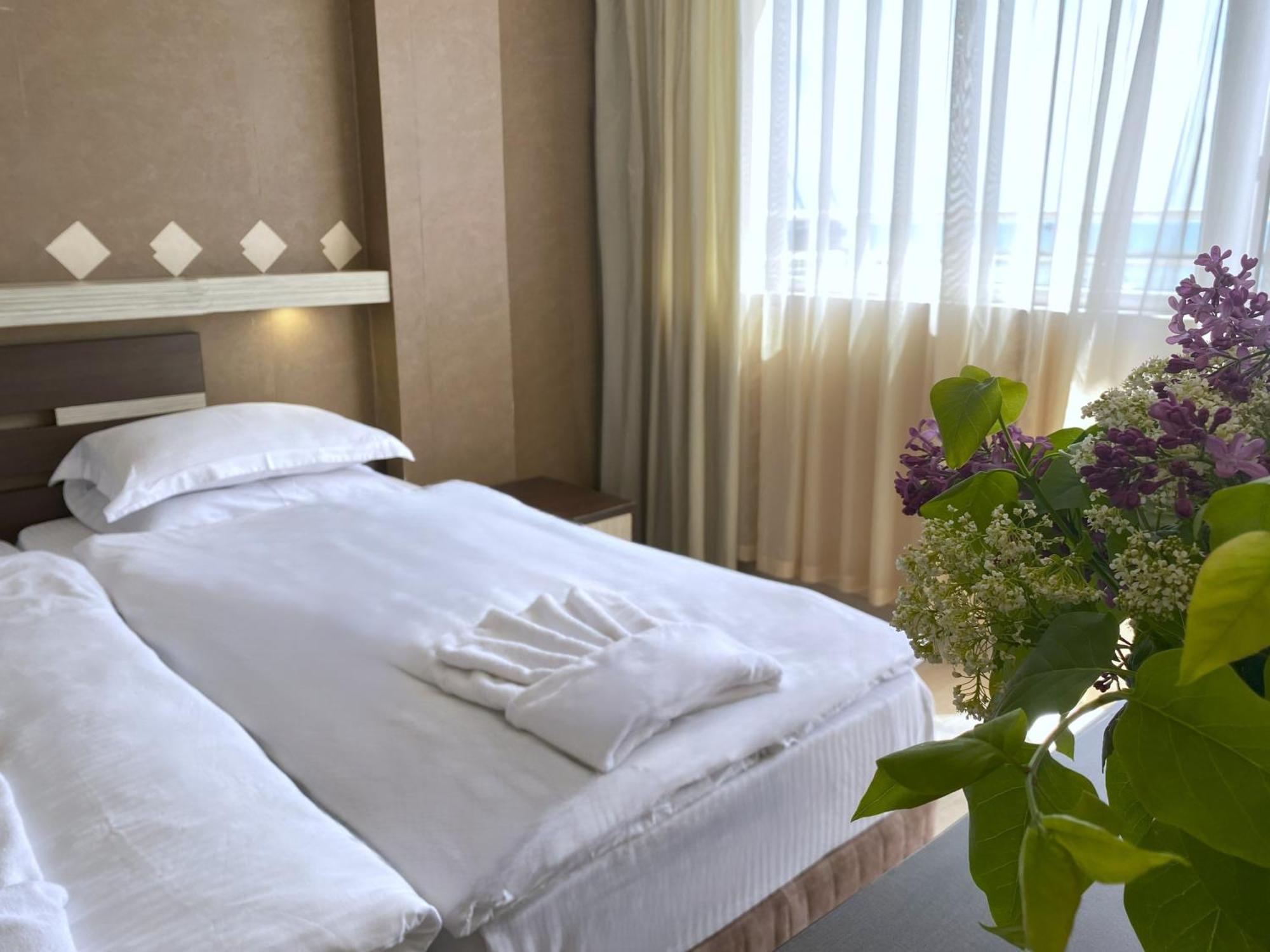Lotos Hotel Балчик Экстерьер фото