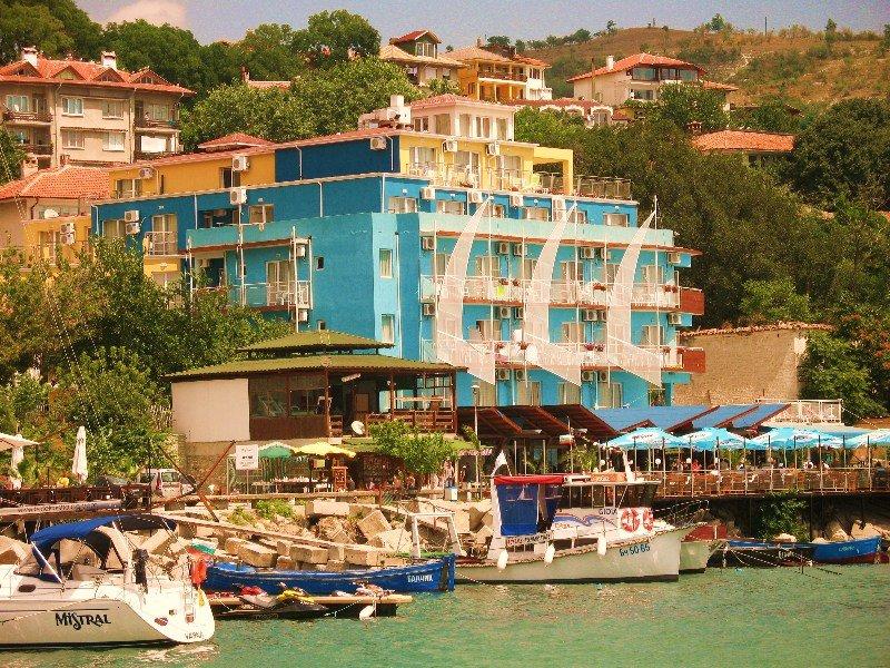 Lotos Hotel Балчик Экстерьер фото